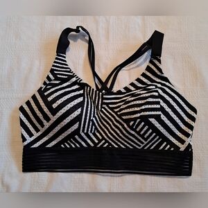 Victoria Sport women's 36C black and white sports bra adjustable straps pullover